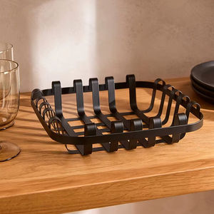 Panier à serviettes décoratif en fer pour la table à manger à la maison, ajoutant une touche artistique et un rangement organisé des serviettes - Product Image 1