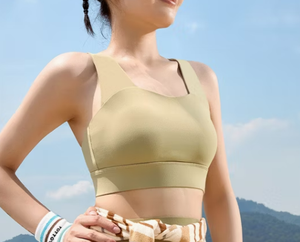 บราออกกำลังกายแบบไร้โครงสำหรับผู้หญิง ทรง Racerback รองรับปานกลาง พร้อมแผ่นเสริมที่ถอดออกได้ - Product Image 2