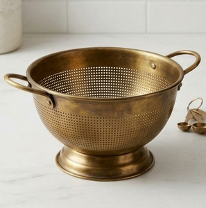 Colador de latón con asas, colador perforado, herramienta de cocina de metal vintage, cesta coladora de alimentos para cocina - Product Image 4