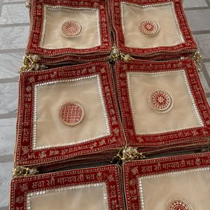 Organza Karwa Chauth Thaalposh con encaje Sada Saubhagyavati y borlas doradas, cubierta decorativa para platos - Product Image 3