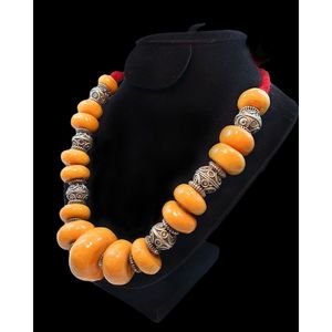 Collier moderne en résine et bois avec cristaux, accessoire de mode polyvalent - Product Image 2