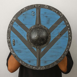 Bouclier Viking en bois durable, design inspiré du monde nordique, pour accessoires de costume, décoration et collection - Product Image 4