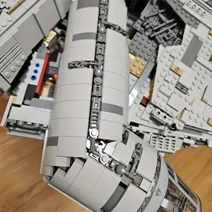 Ensemble de blocs de construction de vaisseaux spatiaux Millennium Falcon, 8445 pièces, jouets de montage de navires de guerre, modèles de briques de difficulté élevée, pour cadeaux - Product Image 3
