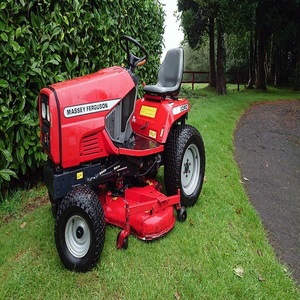Tondeuse à gazon commerciale Massey Ferguson avec transmission hydrostatique et commandes du conducteur pratiques - Product Image 6