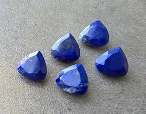 Pierre précieuse naturelle Lapis Lazuli en forme de cœur, taille facetée, calibrée, pour la lithothérapie et la fabrication de bijoux - Product Image 6