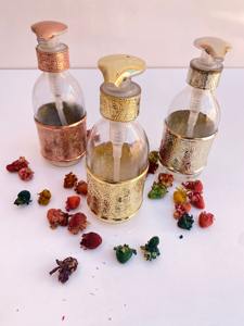 Juego de 3 Dispensadores de Vidrio con Bomba de Metal para Loción, Perfectos para Eventos en Casa, Banquetes y Fiestas, Venta al por Mayor desde India - Product Image 3