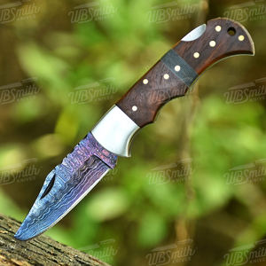 Cuchillo Plegable Artesanal de Cobre Damasco con Mango de Cuerno de Carnero y Madera de Palisandro, Cuchillo de Bolsillo para Camping, Personalizado para OEM - Product Image 4
