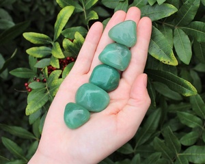 Venta al por mayor de piedras caídas de Aventurina verde de 15-30mm con cristales de Feng Shui tallados piedras curativas a granel para manualidades y decoración de Reiki - Product Image 3