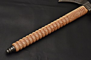 ขวานเหล็กดามัสกัสอุตสาหกรรมคุณภาพสูง ใบมีดตีขึ้นรูป สำหรับตั้งแคมป์กลางแจ้ง ด้ามไม้ รับผลิตแบบ OEM ODM - Product Image 4