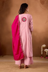 Conjunto Premium de Kurti Anarkali de Seda Romana con Palazzo y Dupatta Bordada |   Ropa Étnica de Diseñador para Mujer |   Exportación al por Mayor - Product Image 4