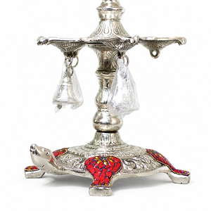 Lampe à huile religieuse décorative en pierre polie argentée, figurine d'oiseau, tortue Diya sur piédestal, pour la décoration des temples - Product Image 3