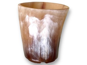 Offre Spéciale : Tasse à Boire en Corne Naturelle pour Hommes et Femmes – Design Traditionnel Unique Fait Main, Disponible à l'Exportation - Product Image 6