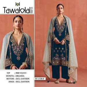 Traje Salwar de Terciopelo con Diseño Tradicional y Bordado con Lentejuelas, Salwar Kameez para Fiestas, para Venta de Exportación - Product Image 5