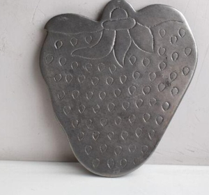 Support de Plat Chaude en Métal Argenté Effet Fraise, Résistant à la Chaleur, pour Décoration de Table – Prix Usine - Product Image 1