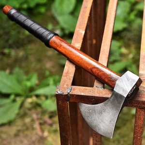 Hacha de Acero de Damasco Premium Forjada a Mano, Hacha Vikinga Hecha a Mano para Camping y Bushcraft, Hoja de 4 1/2 Pulgadas, Mango de Madera - Product Image 6