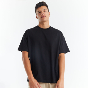 T-shirt décontracté noir en polyester tricoté pour homme, 220 grammes, avec logo frontal, coupe ample, manches courtes, style streetwear, anti-rétrécissement - Product Image 3
