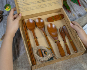 Cuillères à soupe en bois éco-chic minimalistes, vaisselle de table et ustensiles de cuisine durables en bois naturel, ensemble cadeau - Product Image 3