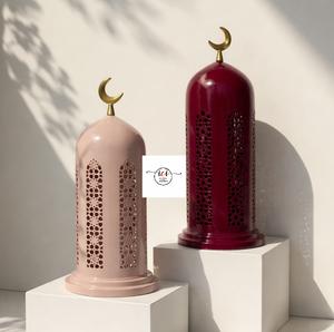 Lanterne du Ramadan en métal avec cadre en fer, panneaux en verre, porte-bougie en métal, lanterne à bougie pour la décoration de la maison et des mariages - Product Image 1