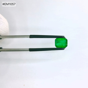 มรกตคุณภาพสูงจากแซมเบีย รูปทรงแปดเหลี่ยม 2 เม็ด คู่ น้ำหนัก 3.14 กะรัต พลอยธรรมชาติสีเขียวเข้ม ความใสระดับดี เหมาะสำหรับเครื่องประดับสั่งทำสุดหรู - Product Image 2
