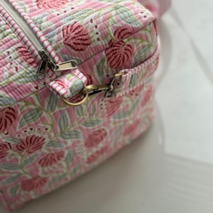 Pink Floral Pattern Duffel <b>Bag</b> With Zipper Closure Large Capacity <b>Travel</b> Weekender <b>Bag</b> Textile Material - Product Image 3