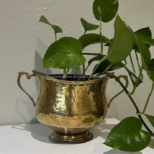 Vente à la mode en métal fleur plantes Pots en laiton moderne siècle hôtel métal jardinières Vase conception Simple bords incurvés pièce d'accent - Product Image 5