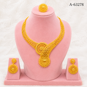 Ensemble de bijoux à motif de fleurs dorées, collier, boucles d'oreilles, bague, plaqué or 24 carats, style classique pour femmes, A-63278 - Product Image 1