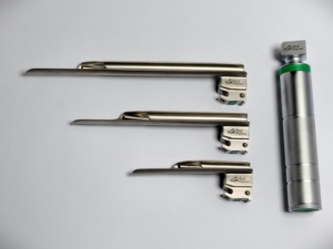 VITRA F.O. Lames de laryngoscope Miller 1 à 3 et poignée |   Laryngoscopes pédiatriques et pour adultes en acier inoxydable de qualité médicale - Product Image 2