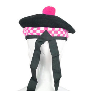 Bonnet Balmoral Rose Vif en Laine Classique Écossaise de Haute Qualité, Tissu Personnalisé - Product Image 1