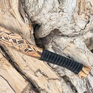 Hache Viking Industrielle au Design Traditionnel Scandinave, Faite à la Main, Lame en Acier Carbone et Manche en Bois pour le Camping, le Bushcraft et la Décoration Intérieure - Product Image 6