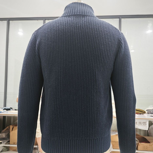 Cárdigan corto con cuello en V, ligero, suave y elegante, de calidad premium. - Product Image 3