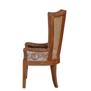 Chaise de salle à manger en teck massif de qualité avec dossier en rotin tressé pour usage intérieur. - Product Image 3
