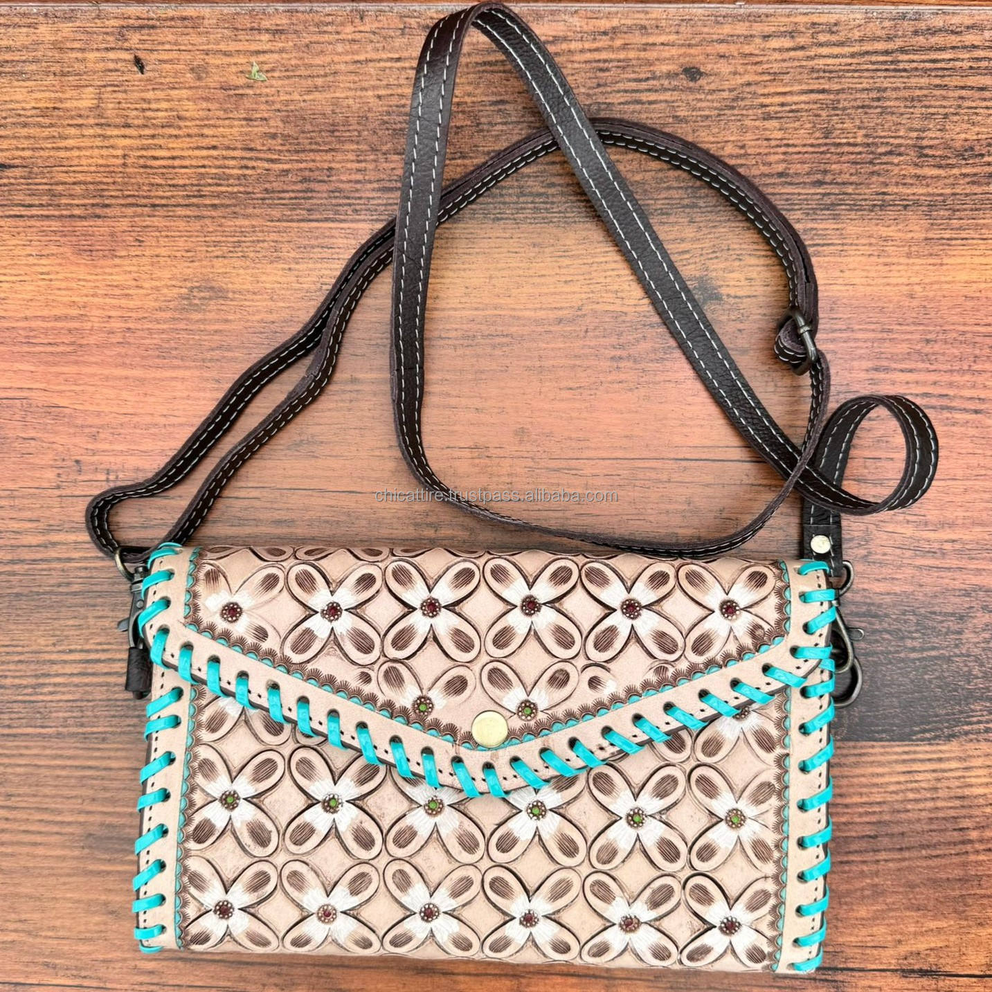 สีน้ำตาล