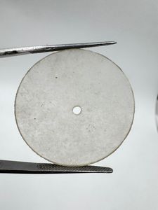 หน้าปัดนาฬิกาควอตซ์สีขาวธรรมชาติ ดีไซน์คลาสสิก หรูหรา ด้านหลังแบน ขนาด 31.50 มม. หนา 0.9 มม. ขัดเงาด้านเดียว หน้าปัดหนา 2 มม. - Product Image 3