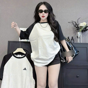 T-shirt mignon Mickey pour femmes - Tissu en coton doux et respirant, style décontracté, parfait à porter avec des jeans, des jupes ou des shorts - Product Image 4