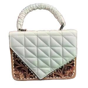 Bolso Bandolera Bohemio de Cuero Genuino Acolchado, Hecho a Mano y con Diseño Artesanal, Ligero y Ecológico para Viajes, Otoño/Invierno/Verano - Product Image 1