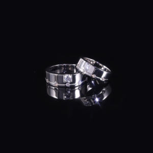 AMBER JEWELS Bagues de mariage géométriques modernes en or massif 14K plaqué rhodium avec diamant de laboratoire serti à griffes, bagues unisexes Hiphop - Product Image 1