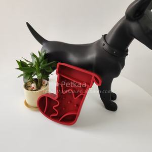 Nouveau Style Noël Pet Mangeoire Lente Bol Rouge <span class=keywords><strong>Bas</strong></span> De Noël Forme <span class=keywords><strong>Antidérapant</strong></span> Silicone Plat D'alimentation <span class=keywords><strong>pour</strong></span> Chiens et Chats Vacances - Product Image 5