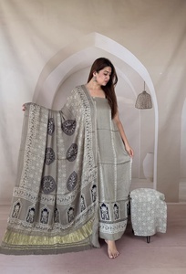 Traje de Seda Modal Pura con Estampado Ajrakh Hecho a Mano y Dupatta de Tela, Colección de Ropa Tradicional de Calidad Superior - Product Image 4