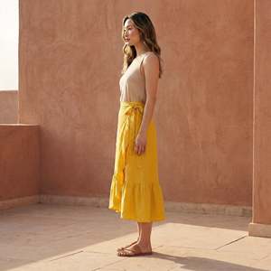 Hermosa Falda Midi Cruzada con Volantes de Popelina de Algodón Amarillo para Mujer, con Tela Ligera, Estilo Moderno y Ajuste Cómodo - Product Image 3