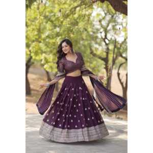 Faux Blooming Con Lentejuelas E hilo Trabajo Bordado Lehenga Choli Con Dupatta - Product Image 1