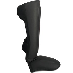 Protège-tibias en néoprène pour adultes, noirs avec rayures rouges, équipement de protection léger à enfiler pour les sports toutes saisons - Product Image 6