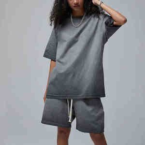 Ensemble T-shirt et short en coton respirant pour homme, personnalisable, design DTG délavé à l'acide, lavage intensif, nouvelle collection - Product Image 3