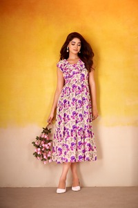 Vêtements ethniques indiens en soie Maslin avec imprimé floral, robes de style moderne, collections de Kurtis pour femmes, vêtements décontractés et de soirée - Product Image 5