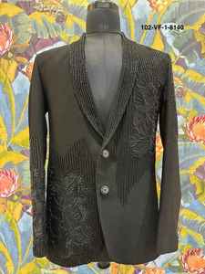 Traje de boda festivo para hombre con estampado de orquídeas Nightfall, solapa tipo chal sin arrugas, Sherwani premium con base de TR Lachka y filas verticales de cuentas. - Product Image 1
