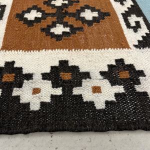 Tapis artisanal en laine écologique à poils ras, motif abstrait, multicolore, pour salon et décoration intérieure - Product Image 2