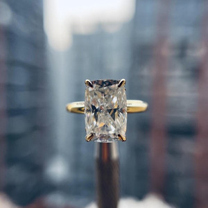 Bague de fiançailles vintage en moissanite taille radiant, certifiée IGI, en argent sterling, solitaire pour femme, bijoux de mariage - Product Image 1