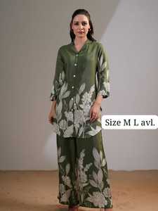 HARI OM CREATIONS Conjunto de kurta de algodón con estampado floral verde para mujer, cuello en V, sin arrugas, mangas tres cuartos, corte regular completo - Product Image 1