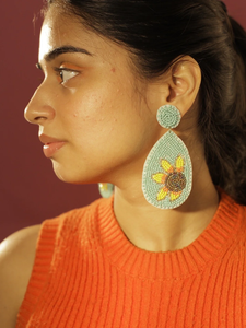 Pendientes Colgantes de Abeja Hechos a Mano con Lentejuelas y Cuentas, Diseño Animal, Aplique Cosido, Bordado con Pedrería - Product Image 5