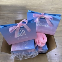 Sacs en papier personnalisés écologiques en gros pour cadeaux et shopping avec marque privée