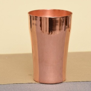 Gobelet en cuivre pur avec motif floral antique foncé, verre ayurvédique pour une hydratation saine et une détoxification, embossé de qualité supérieure - Product Image 2